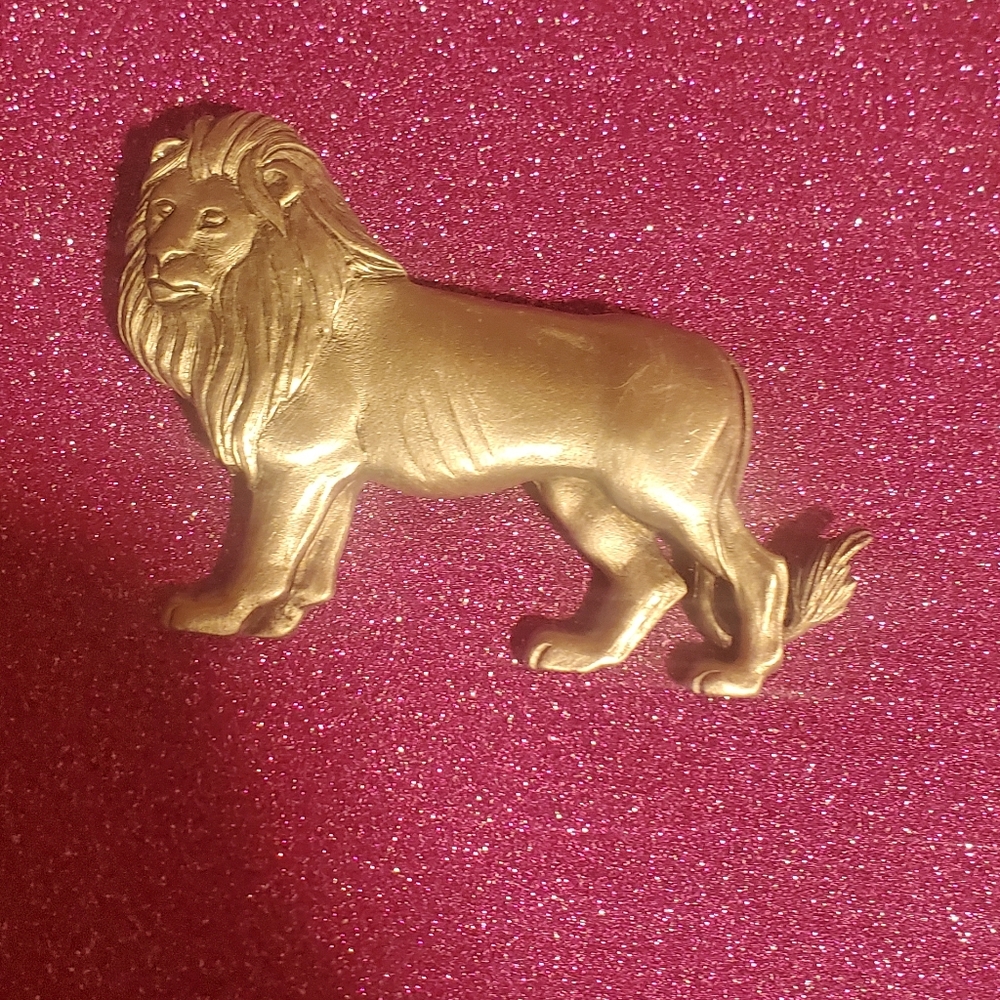 Lion brooch